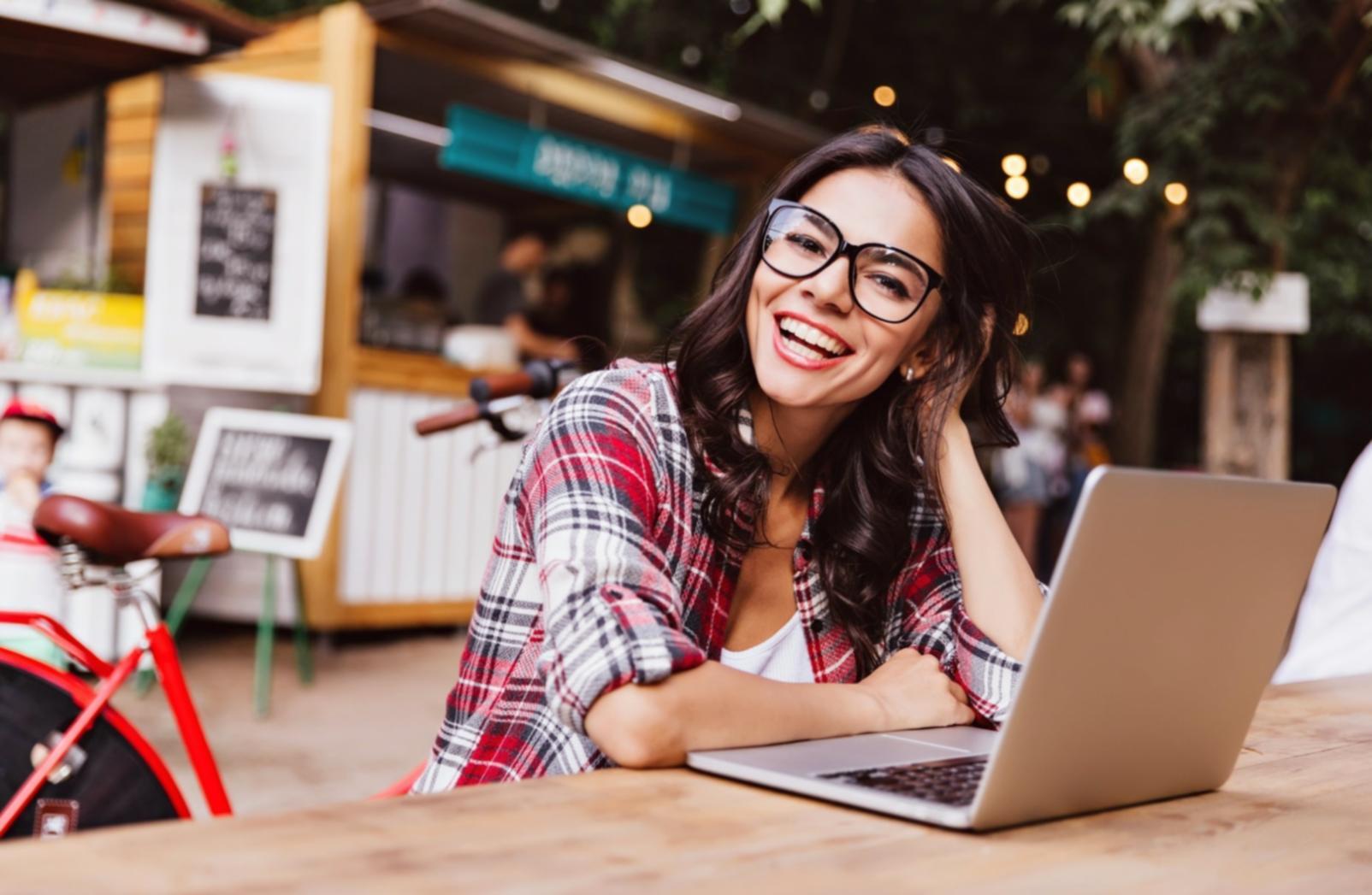 Desarrollo de personajes complejos con motivaciones auténticas y transformaciones creíbles